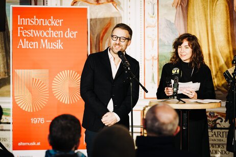 Fabio Ceresa, Regisseur von "Il pomo d'oro" & Leonie Schiessendoppler, Pressesprecherin | © Amir Kaufmann