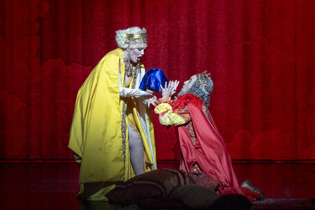 Sophie Rennert (Giunone), Paul Figuier (Elemento del foco) | © Birgit Gufler Sophie Rennert (Giunone), Paul Figuier (Elemento del foco) | © Birgit Gufler
