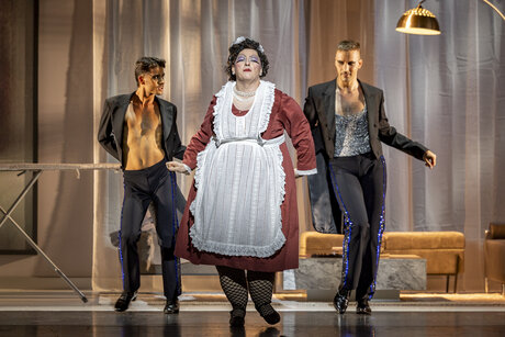 Alberto Allegrezza (Filaura) with two dancers | © Birgit Gufler