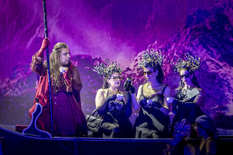 José Coca Loza (Caronte), Ester Ferraro (Aletto), Danilo Pastore (Megera), Neima Fischer (Tesifone) | © Birgit Gufler