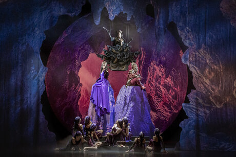Ester Ferraro (Discordia), Neima Fischer (Proserpina), José Coca Loza (Plutone) | © Birgit Gufler Ester Ferraro (Discordia), Neima Fischer (Proserpina), José Coca Loza (Plutone) | © Birgit Gufler