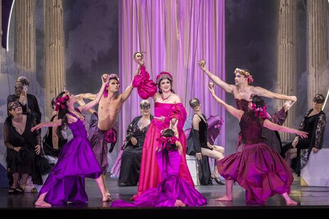 Jone Martínez (Venere), dancers, choir  | © Birgit Gufler