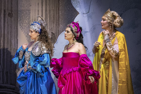 Shira Patchornik (Pallade), Jone Martínez (Venere), Sophie Rennert (Giunone) | © Birgit Gufler Shira Patchornik (Pallade), Jone Martínez (Venere), Sophie Rennert (Giunone) | © Birgit Gufler