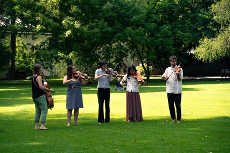 Wir feiern! | © Mona Wibmer | Innsbrucker Festwochen