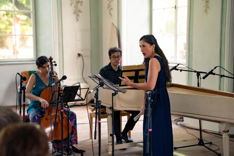 Wir feiern! | © Mona Wibmer | Innsbrucker Festwochen