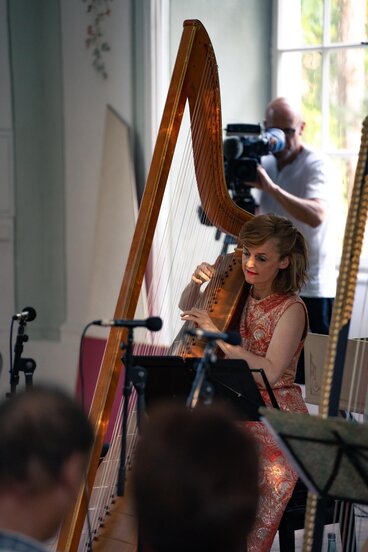 Wir feiern! | © Mona Wibmer | Innsbrucker Festwochen