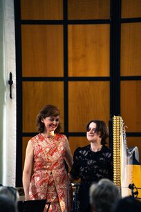 Wir feiern! | © Mona Wibmer | Innsbrucker Festwochen