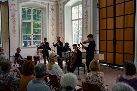 Wir feiern! | © Mona Wibmer | Innsbrucker Festwochen