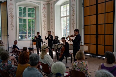 Wir feiern! | © Mona Wibmer | Innsbrucker Festwochen