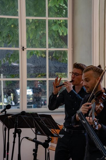 Wir feiern! | © Mona Wibmer | Innsbrucker Festwochen
