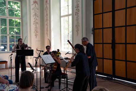 Wir feiern! | © Mona Wibmer | Innsbrucker Festwochen