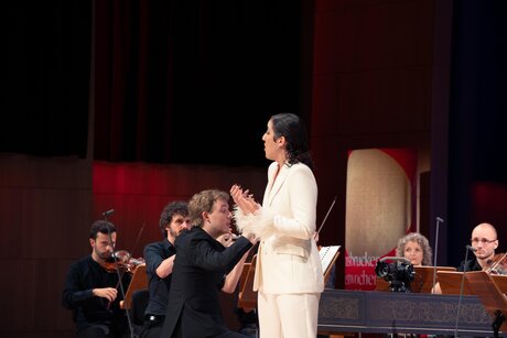 Laura Orueta | Mezzo-Soprano (ESP) | © Mona Wibmer Laura Orueta | Mezzo-Soprano (ESP) | © Mona Wibmer