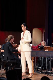 Laura Orueta | Mezzo-Soprano (ESP) | © Mona Wibmer Laura Orueta | Mezzo-Soprano (ESP) | © Mona Wibmer