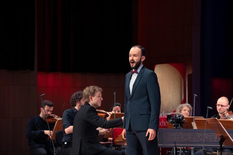 Luis-Felipe Sousa | Bass-Baritone (BRA) | © Mona Wibmer Luis-Felipe Sousa | Bass-Baritone (BRA) | © Mona Wibmer