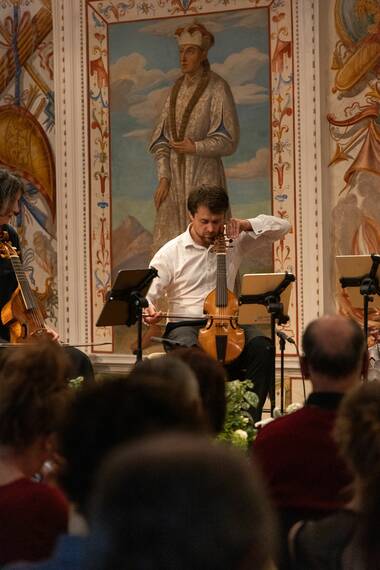 Glorious Viols © Leo Binder