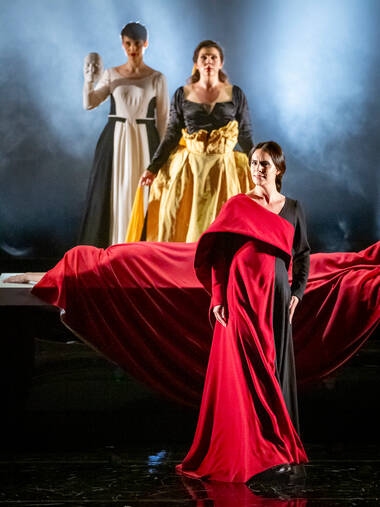 Emilie Renard (Abra), Sophie Rennert (Juditha) & Lorrie Garcia (Ozias) © Birgit Gufler Emilie Renard (Abra), Sophie Rennert (Juditha) & Lorrie Garcia (Ozias) in «Juditha triumphans» © Birgit Gufler