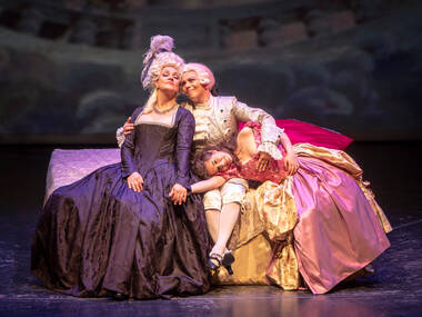 Semele (v.l.) Roberta Invernizzi (Giunone), Sonia Prina (Giove), Francesca Aspromonte (Semele); 
© Innsbrucker Festwochen / Rupert Larl