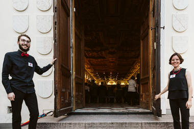 Buonasera, Monsieur! Die Türen zum Spanischen Saal von Schloss Ambras öffnen sich © Felix Pirker