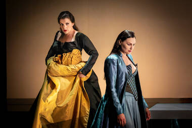 Sophie Rennert (Juditha) & Anastasia Boldyreva (Holofernes) © Birgit Gufler (2)