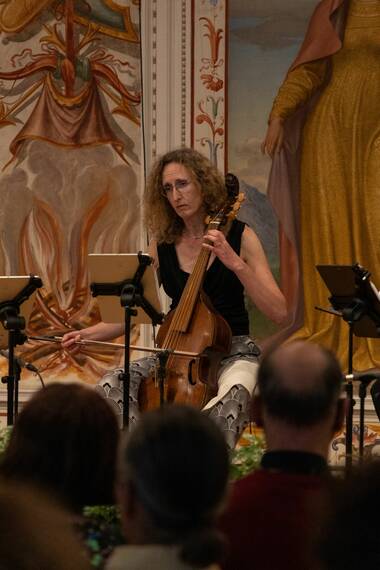 Glorious Viols © Leo Binder