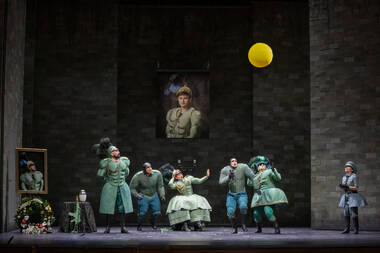 Luigi De Donato (Fenicio), Dara Savinova (Elisa)  Ana Maria Labin (Agenore), Paola Valentina Molinari (Nino) & Statisten © Birgit Gufler