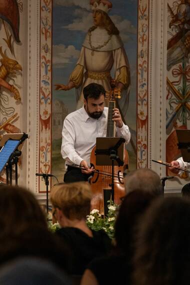 Glorious Viols © Leo Binder