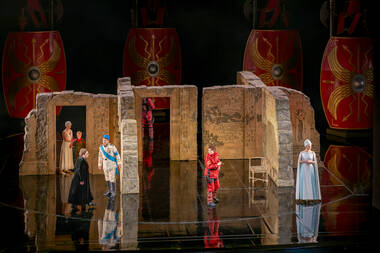 Jonas Kolfer (Sesto), Margherita Maria Sala (Cornelia), Valerio Contaldo (Tolomeo), Arianna Vendittelli (Cesare), Emöke Barath (Cleopatra) ©BirgitGufler