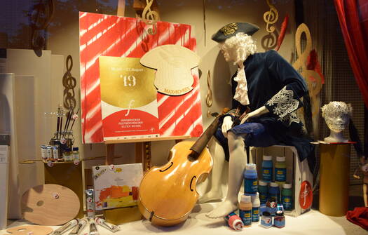 fewo_20190717_schaufenster_mangott bastelwaren (3)